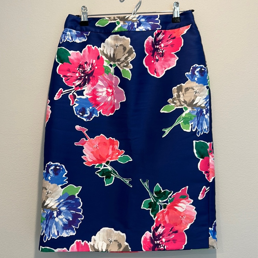 Elegant Skirt worh beautiful flowers
